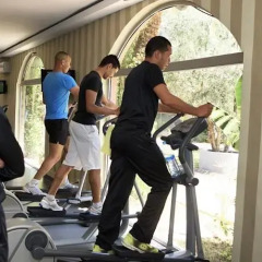 Отель Le Fitness Club Hôtel - A Wellness Retreat фитнесс-зал