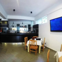 Hotel Aulona гостиничный бар