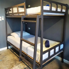 B&B House & Hostel Кровать в мужском общем номере с двухъярусной кроватью