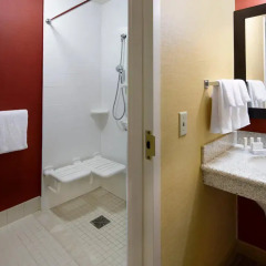 Отель Courtyard Columbus Airport 3* Стандартный номер с различными типами кроватей фото 2