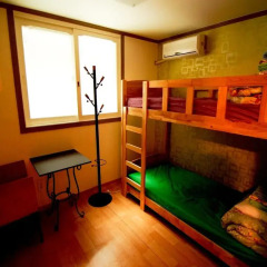 Отель Kimchee Hongdae Guesthouse Стандартный номер с 2 отдельными кроватями фото 2
