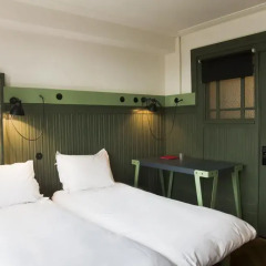 Lloyd Hotel 3* Номер категории Эконом с 2 отдельными кроватями (общая ванная комната) фото 2