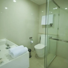 Отель Marvin Suites Бангкок ванная фото 2