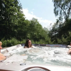 Отель Paradise Lakeside Lodges бассейн
