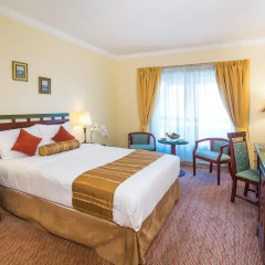 Отель Holiday International Sharjah Улучшенный номер с различными типами кроватей фото 3