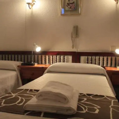 Отель Hostal Esmeralda Стандартный номер с различными типами кроватей фото 13