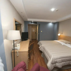 Athina Airport Hotel сейф в номере