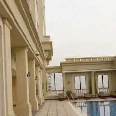 Апартаменты The Manor Luxury 1BR Apartment Center балкон