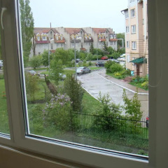 Гостиница Kvartira Lesoparkovaya 2a в Зеленоградске отзывы, цены и фото номеров - забронировать гостиницу Kvartira Lesoparkovaya 2a онлайн Зеленоградск балкон