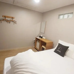 Отель K-Guesthouse Dongdaemun Premium 2* Номер Делюкс с различными типами кроватей фото 6