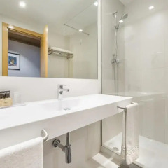 Отель Ramada by Wyndham Lisbon ванная