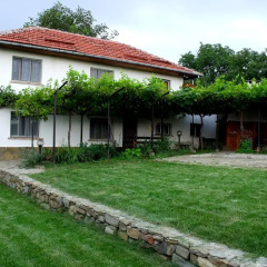 Отель Holiday Home Life Болгария, Боженци - отзывы, цены и фото номеров - забронировать отель Holiday Home Life онлайн