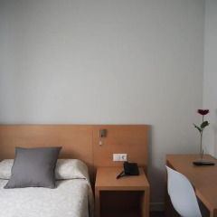 Отель Hostal Alborán Стандартный номер с различными типами кроватей фото 2
