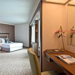 Baiyoke Sky Hotel 4* Улучшенный номер с двуспальной кроватью фото 3