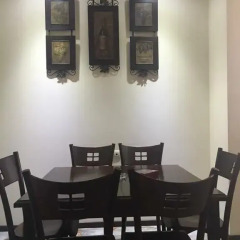 Апартаменты Luxe Apartment at North Avenue гостиничный бар