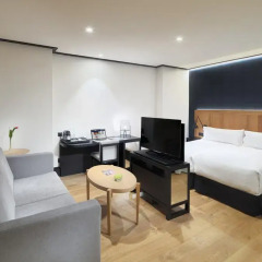 Отель H10 Puerta de Alcalá 4* Стандартный номер с двуспальной кроватью фото 10