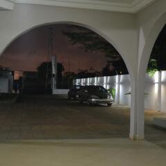 Отель Accra Luxury Lodge парковка