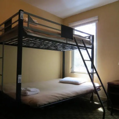 Отель Downtown Value Inn Кровать в общем номере с двухъярусной кроватью фото 11