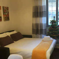 Апартаменты Cozy Halldis studio just 10 minutes walk from Colosseum Рим комната для гостей фото 3