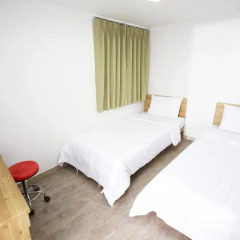 Moons Hostel Стандартный номер с 2 отдельными кроватями фото 4