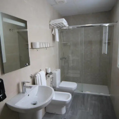 Отель Hostal Roma Стандартный номер с различными типами кроватей фото 6