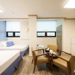 Отель K-guesthouse Sinchon 2 2* Семейный номер Делюкс с двуспальной кроватью фото 5