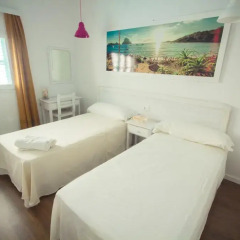 Хостел NWT SUNSET IBIZA Стандартный номер с двуспальной кроватью фото 4