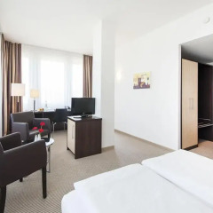 AZIMUT Hotel Munich 3* Улучшенный номер с различными типами кроватей фото 17