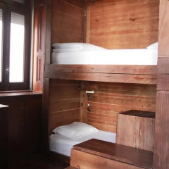 Sant Jordi Hostel Lisbon Кровать в общем номере с двухъярусной кроватью фото 4