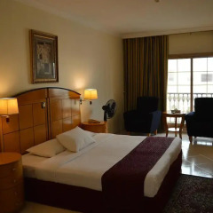 Отель Dolphin Hotel Apartments ОАЭ, Дубай - отзывы, цены и фото номеров - забронировать отель Dolphin Hotel Apartments онлайн комната для гостей фото 2