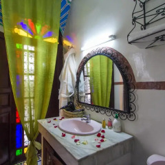 Отель Riad Lalla Zoubida Марокко, Фес - отзывы, цены и фото номеров - забронировать отель Riad Lalla Zoubida онлайн ванная фото 2
