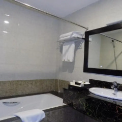 Mingalar Thiri Hotel ванная