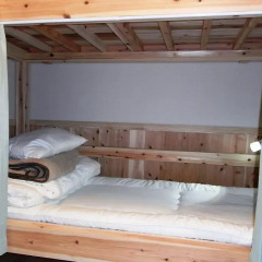 Отель Guesthouse Yakushima 2* Кровать в мужском общем номере фото 5