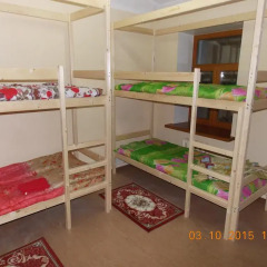 Гостиница Star House Osobnyak Кровать в мужском общем номере с двухъярусной кроватью