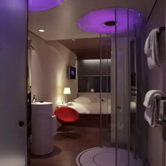 Отель citizenM Schiphol Airport 4* Стандартный номер с двуспальной кроватью фото 9