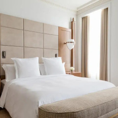 Four Seasons Hotel London at Ten Trinity Square 5* Номер Делюкс с различными типами кроватей