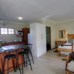 Отель De Old Drift Guest Farm 4* Коттедж с различными типами кроватей фото 9