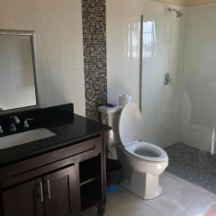 Отель Kingston Paradise Place Guesthouse Люкс с различными типами кроватей фото 26