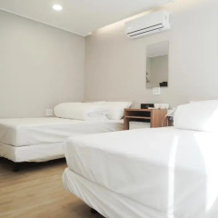 K-grand Hostel Myeongdong Стандартный семейный номер фото 3