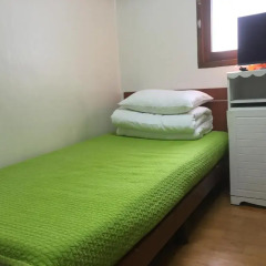Отель Duri Guesthouse Стандартный семейный номер с двуспальной кроватью