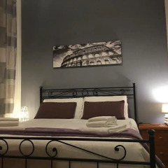 Апартаменты Cozy Halldis studio just 10 minutes walk from Colosseum Рим комната для гостей фото 2