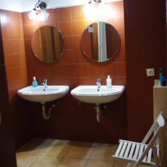 Small Funny World Athens - Hostel ванная