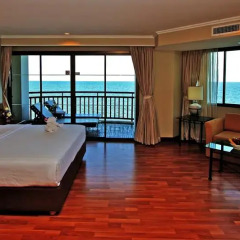 Отель Imperial Hua Hin Beach Resort 4* Улучшенный номер с различными типами кроватей фото 3