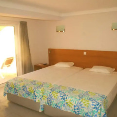 Отель Browns Sports & Leisure Club комната для гостей фото 5