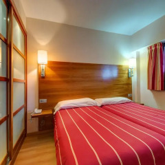 Отель Astuy Apartamentos Арнуэро комната для гостей фото 3