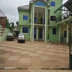 Onayaa Hotel парковка