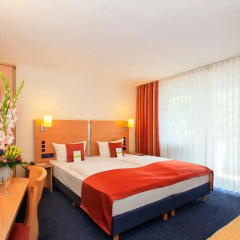 Favored Hotel Plaza 3* Стандартный номер с двуспальной кроватью фото 4