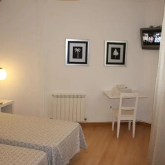 Отель Hostal Adriano Стандартный номер с 2 отдельными кроватями фото 14