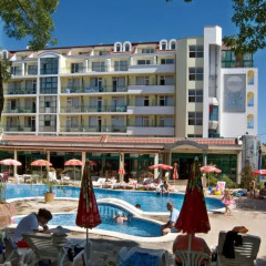 Perla Plaza Hotel бассейн