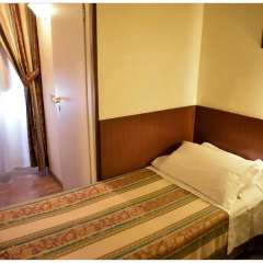 Hotel Julia 3* Номер с общей ванной комнатой с различными типами кроватей (общая ванная комната) фото 4